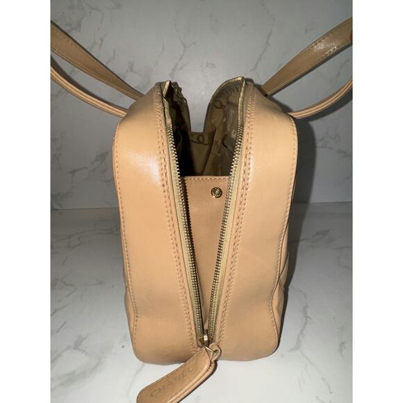 Chanel Vintage Gold Lambskin Leather Handbag - Good Condition - Picture 5 of 13